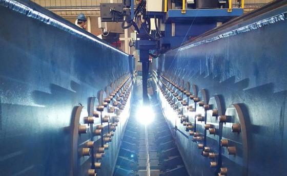 Ligne de production de panneaux par soudage hybride laser-arc